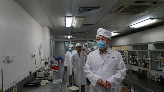 廣藥集團第十一領(lǐng)導(dǎo)督查組董志剛總法律顧問到白云山潘高壽開展安全生產(chǎn)督查.jpg